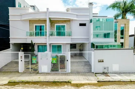 Sobrado com 3 Quartos à venda, 164m² no Dom Bosco, Itajaí