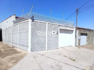 Casa com 3 Quartos para alugar, 180m² no Presidente Roosevelt, Uberlândia