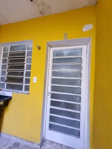 Casa com 1 Quarto para alugar, 50m² no Jardim Clementino, Taboão da Serra