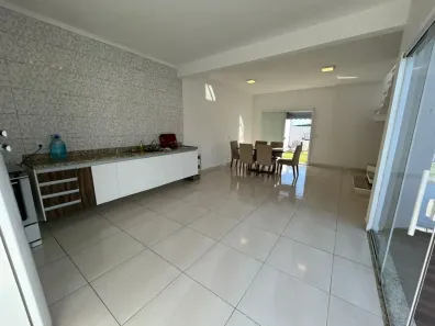 Sobrado com 3 Quartos à venda, 250m² no Jardim Oásis, Taubaté
