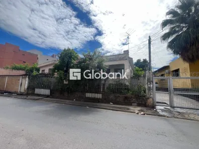 Imóvel Comercial com 5 Quartos à venda, 319m² no Centro, Montes Claros