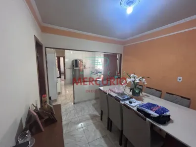 Casa com 3 Quartos para alugar, 211m² no Jardim Petrópolis, Bauru