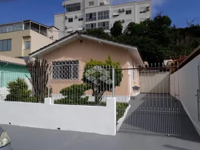 Casa com 3 Quartos à venda, 130m² no Barreiros, São José