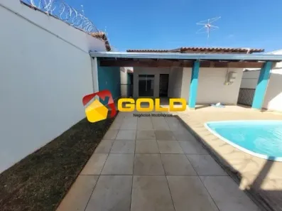 Casa com 3 Quartos para alugar, 165m² no Laranjeiras, Uberlândia