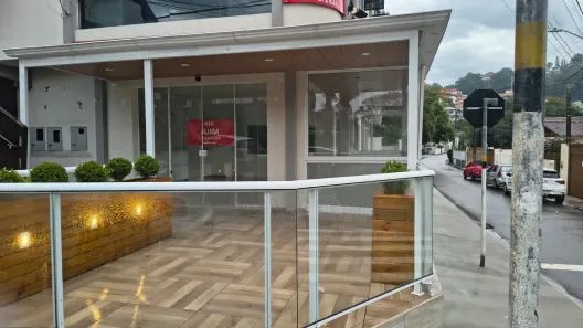 Ponto Comercial para alugar, 137m² no Coqueiros, Florianópolis
