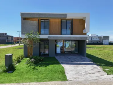 Casa de Condomínio com 5 Quartos à venda, 260m² no XANGRI-LÁ, Xangri-lá