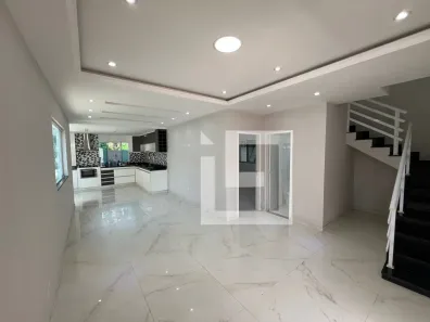 Sobrado com 3 Quartos para alugar, 220m² no Vargem Grande, Rio de Janeiro