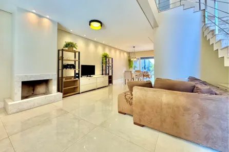 Sobrado com 3 Quartos à venda, 187m² no Estância Velha, Canoas