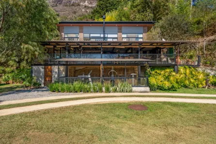 Casa com 9 Quartos à venda, 715m² no Corrêas, Petrópolis