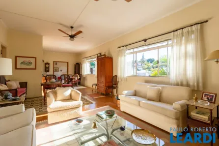 Sobrado com 4 Quartos à venda, 260m² no Pacaembu, São Paulo