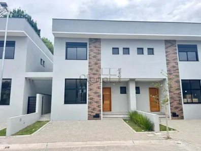 Casa de Condomínio com 3 Quartos para alugar, 138m² no Lenheiro, Valinhos
