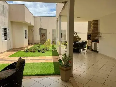 Casa com 3 Quartos à venda, 190m² no Chácaras Tubalina e Quartel, Uberlândia