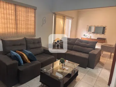 Imóvel Comercial com 4 Quartos à venda, 281m² no Santa Terezinha, Araguari