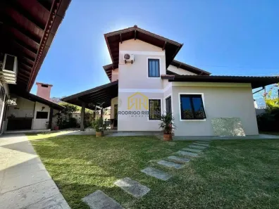 Casa com 3 Quartos à venda, 230m² no Itacorubi, Florianópolis