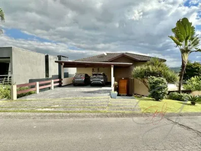 Casa de Condomínio com 3 Quartos à venda, 330m² no Pousada dos Bandeirantes, Carapicuíba