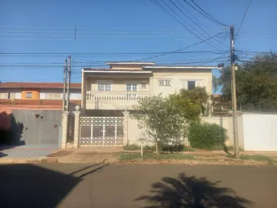 Sobrado com 4 Quartos à venda, 500m² no Mediterrâneo, Londrina