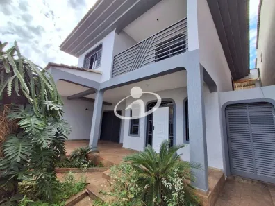 Casa com 6 Quartos para alugar, 403m² no Nossa Senhora Aparecida, Uberlândia