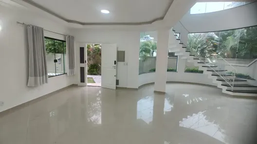 Casa de Condomínio com 3 Quartos para alugar, 550m² no Ponta Negra, Manaus