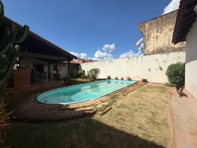 Casa com 4 Quartos para alugar, 180m² no Vila Planalto, Campo Grande