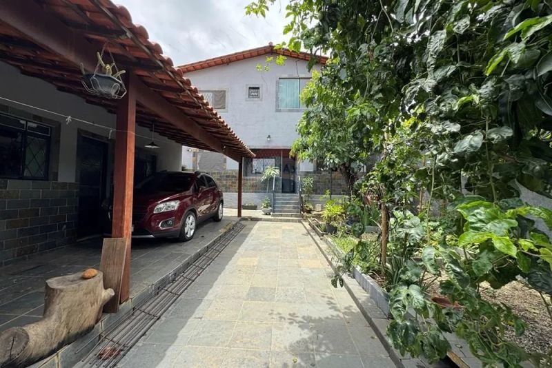 Casa com 6 quartos — Floramar, Belo Horizonte