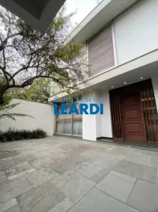 Sobrado com 4 Quartos à venda, 387m² no Vila Madalena, São Paulo