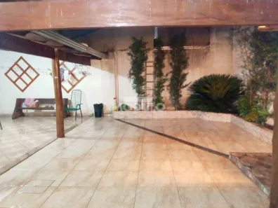 Casa com 2 Quartos à venda, 220m² no Novo Mundo, Uberlândia