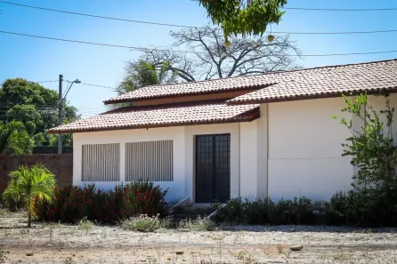 Casa com 3 Quartos para alugar, 200m² no Lagoa Redonda, Fortaleza