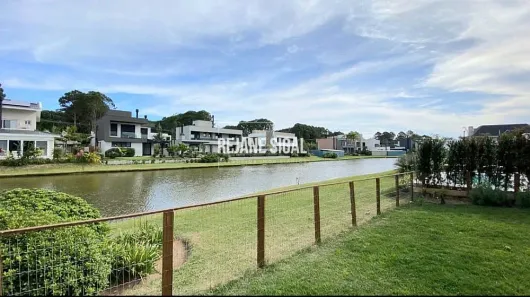 Casa de Condomínio com 3 Quartos à venda, 263m² no Laranjal, Pelotas