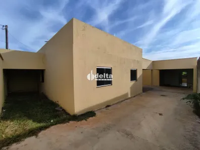 Casa com 3 Quartos para alugar, 129m² no Jardim Ipanema, Uberlândia