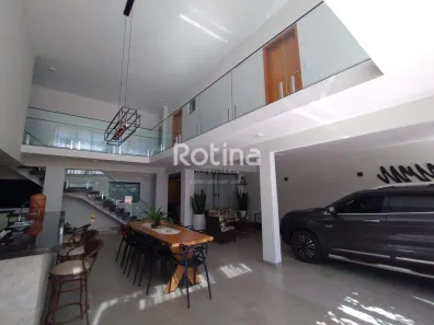 Casa com 4 Quartos para alugar, 372m² no Cidade Jardim, Uberlândia
