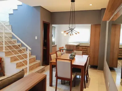 Sobrado com 3 Quartos para alugar, 122m² no Vila Areao, Taubaté