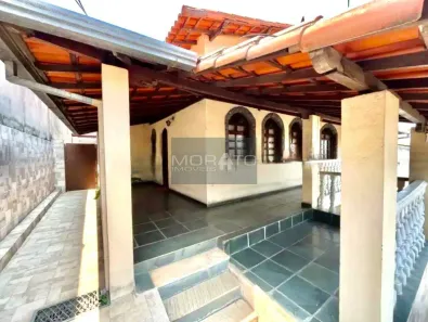 Casa com 3 Quartos à venda, 270m² no Camargos, Belo Horizonte