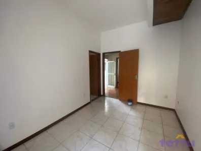 Casa com 2 Quartos para alugar, 70m² no Duzentos e Quarenta e Nove, Volta Redonda