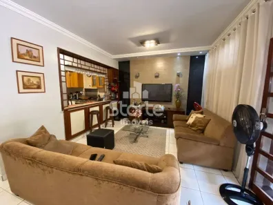 Casa com 5 Quartos à venda, 239m² no Jardim Karaíba, Uberlândia