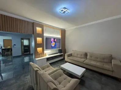 Sobrado com 4 Quartos à venda, 240m² no Residencial Canadá, Goiânia