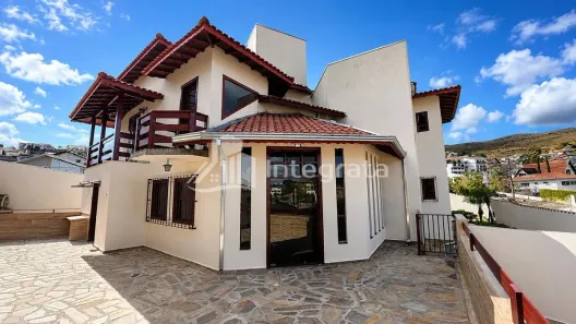 Casa com 3 Quartos para alugar, 304m² no Parque Vivaldi Leite Ribeiro, Poços de Caldas