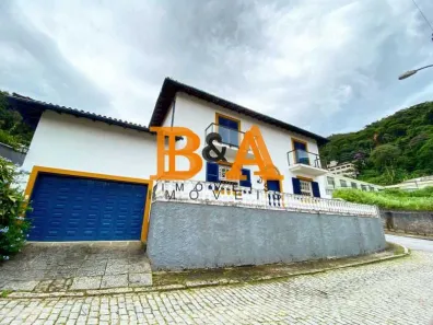 Casa com 4 Quartos à venda, 240m² no Valparaíso, Petrópolis