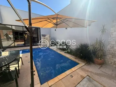 Casa com 3 Quartos à venda, 220m² no Parque das Laranjeiras II, Uberaba