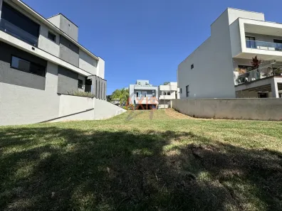 Lote/Terreno à venda, 389m² no Campo Comprido, Curitiba