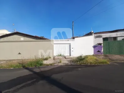 Casa com 2 Quartos para alugar, 50m² no Jardim Patrícia, Uberlândia