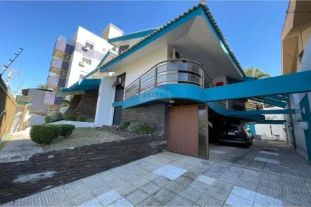 Casa com 6 Quartos para alugar, 640m² no Nossa Senhora de Lourdes, Santa Maria