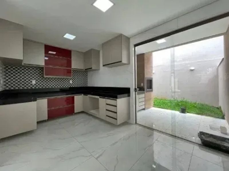 Casa com 3 quartos — Santa Mônica, Belo Horizonte