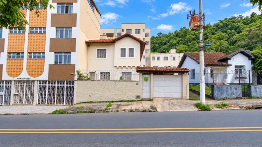 Casa com 6 Quartos à venda, 243m² no Jardim Glória, Juiz de Fora