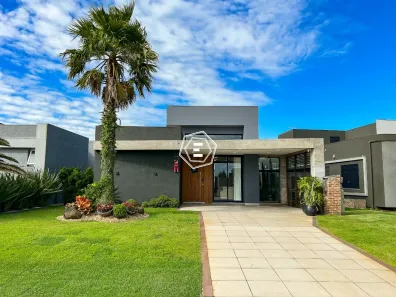 Casa de Condomínio com 4 Quartos à venda, 190m² no Rainha do Mar, Xangri-lá