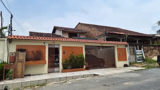Sobrado com 4 Quartos à venda, 300m² no Parque 10 de Novembro, Manaus