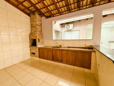 Casa com 3 Quartos à venda, 234m² no Jardim Brasília, Araçatuba