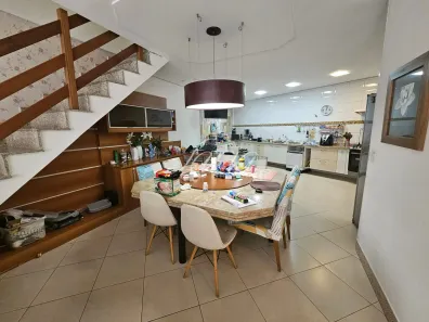 Casa com 3 Quartos à venda, 200m² no Vila Bertioga, São Paulo