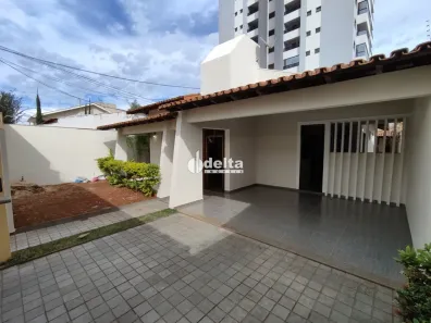 Casa com 3 Quartos para alugar, 180m² no Santa Mônica, Uberlândia