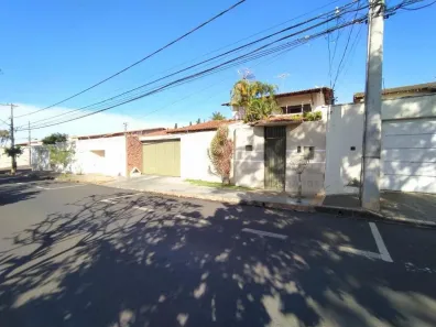 Imóvel Comercial com 3 Quartos para alugar, 236m² no Cidade Jardim, Uberlândia