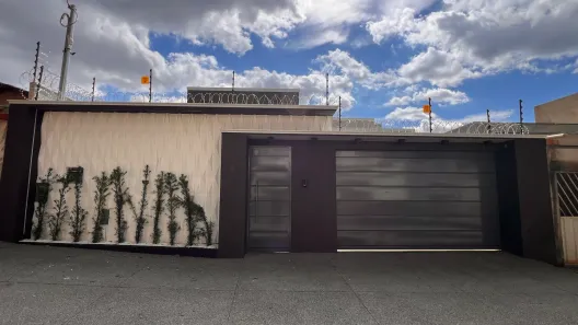 Casa com 3 Quartos à venda, 220m² no Parque Amazônia, Goiânia